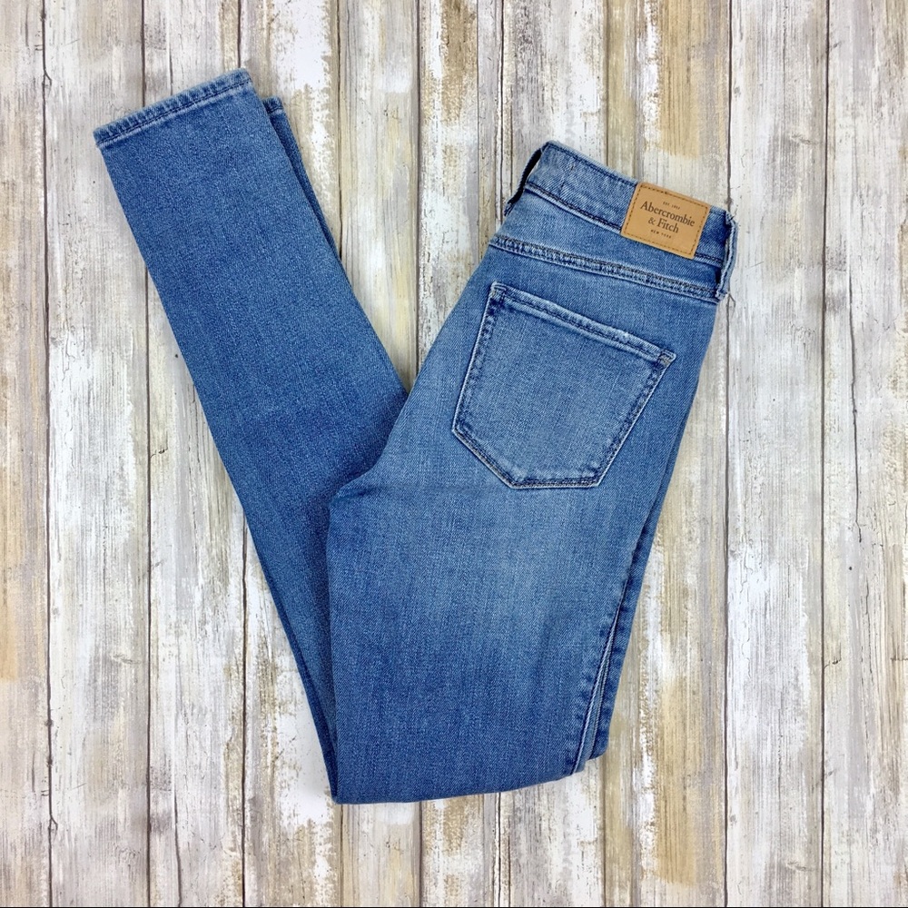 Abercrombie | Distressed Patched Skinny High Rise - Picture 3 of 6